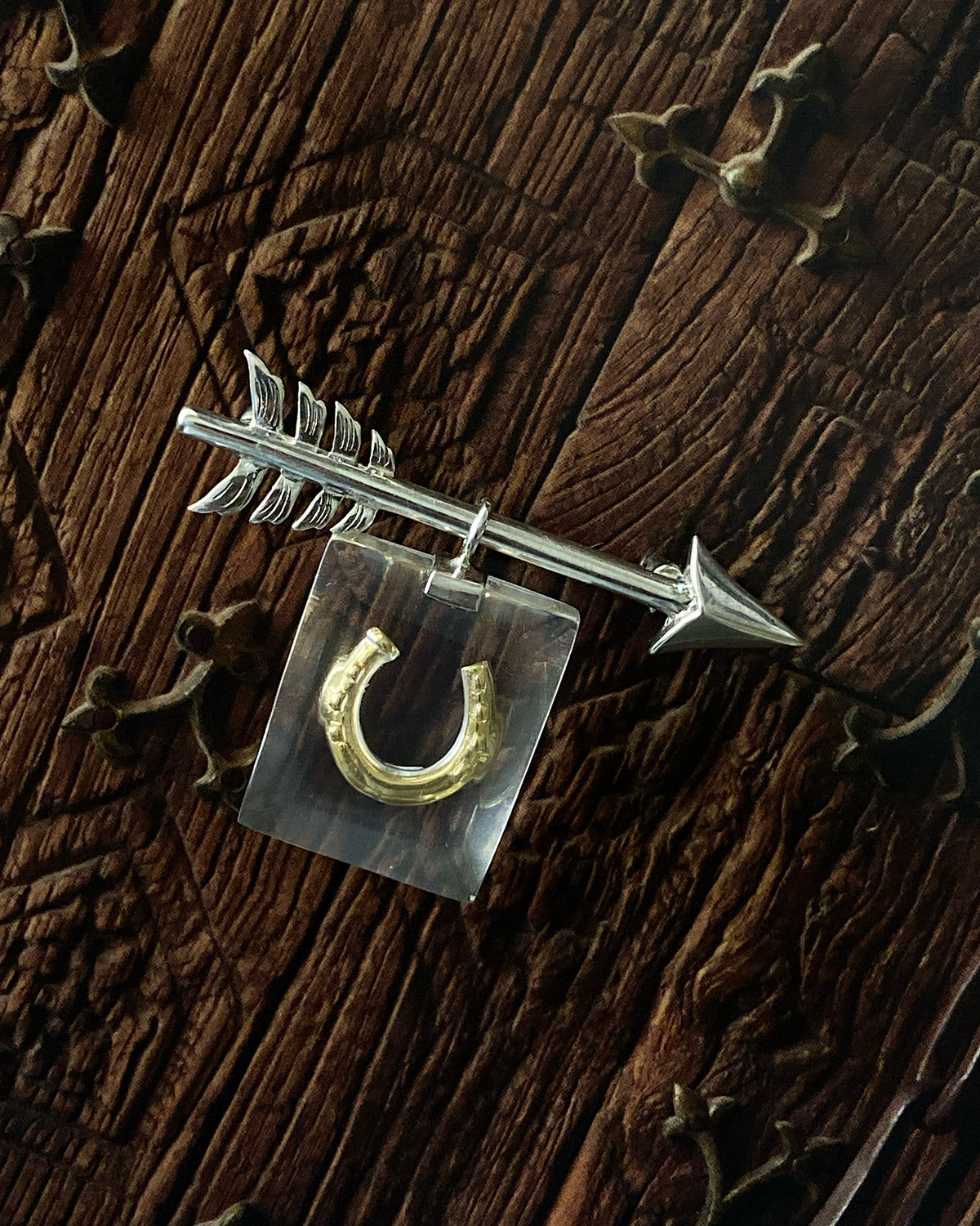 Arrow & Horseshoe brooch