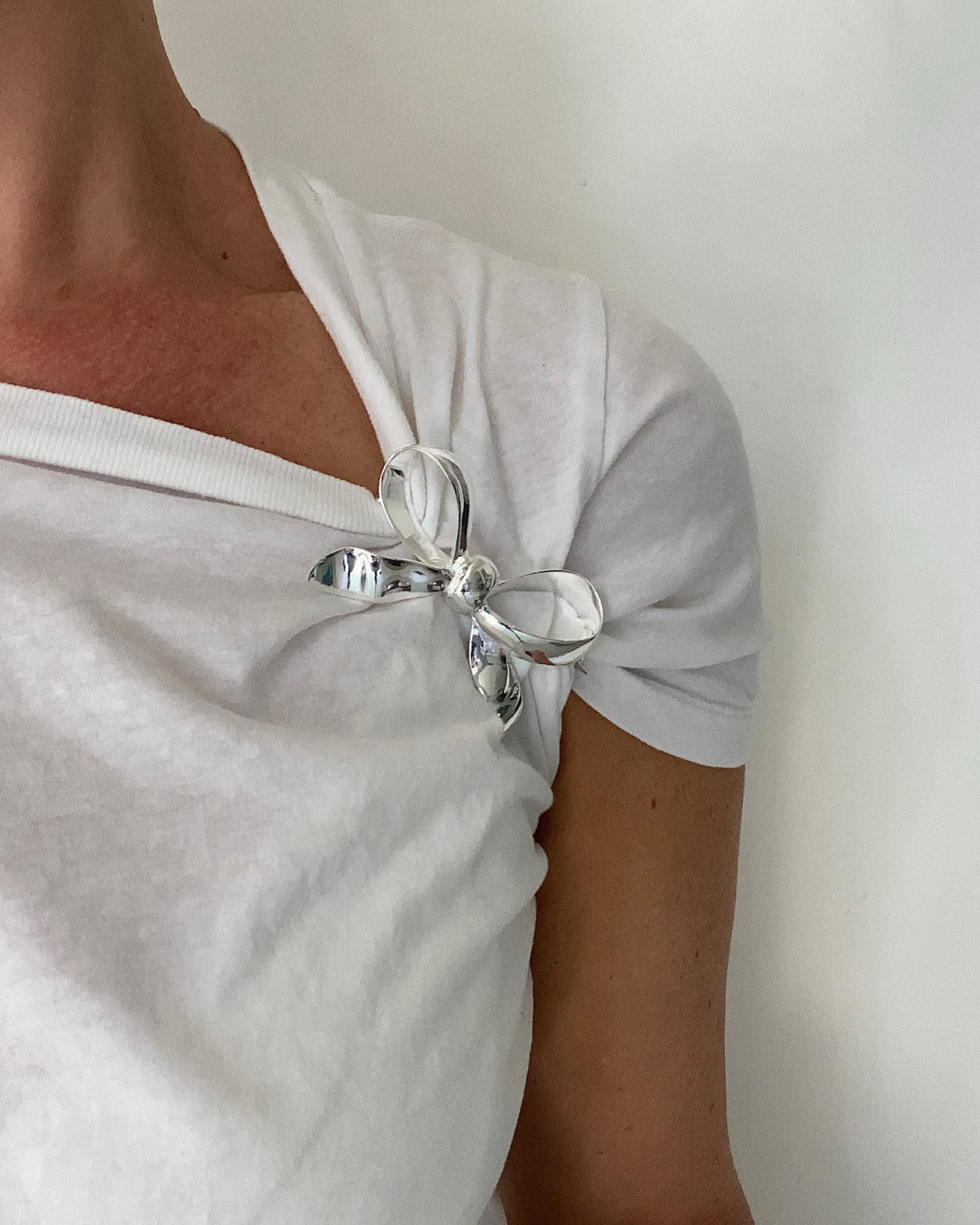 THE BOW BROOCH | SILVER PLATE