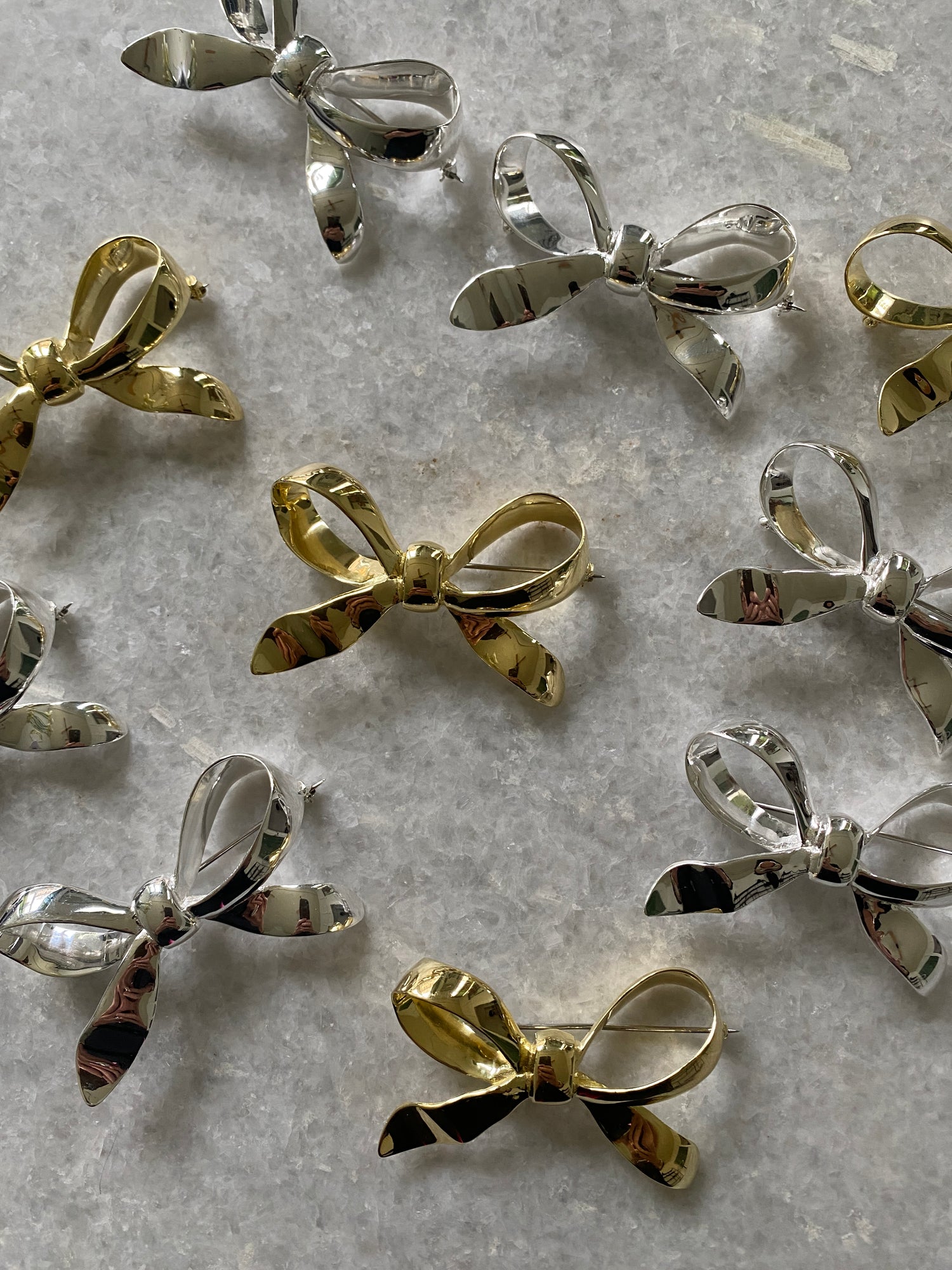 THE BOW BROOCH | SILVER PLATE