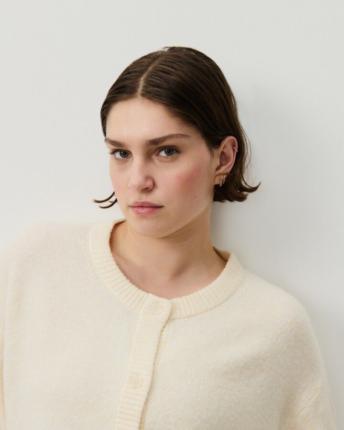 Model wears an American Vintage cream Damsville Cardigan