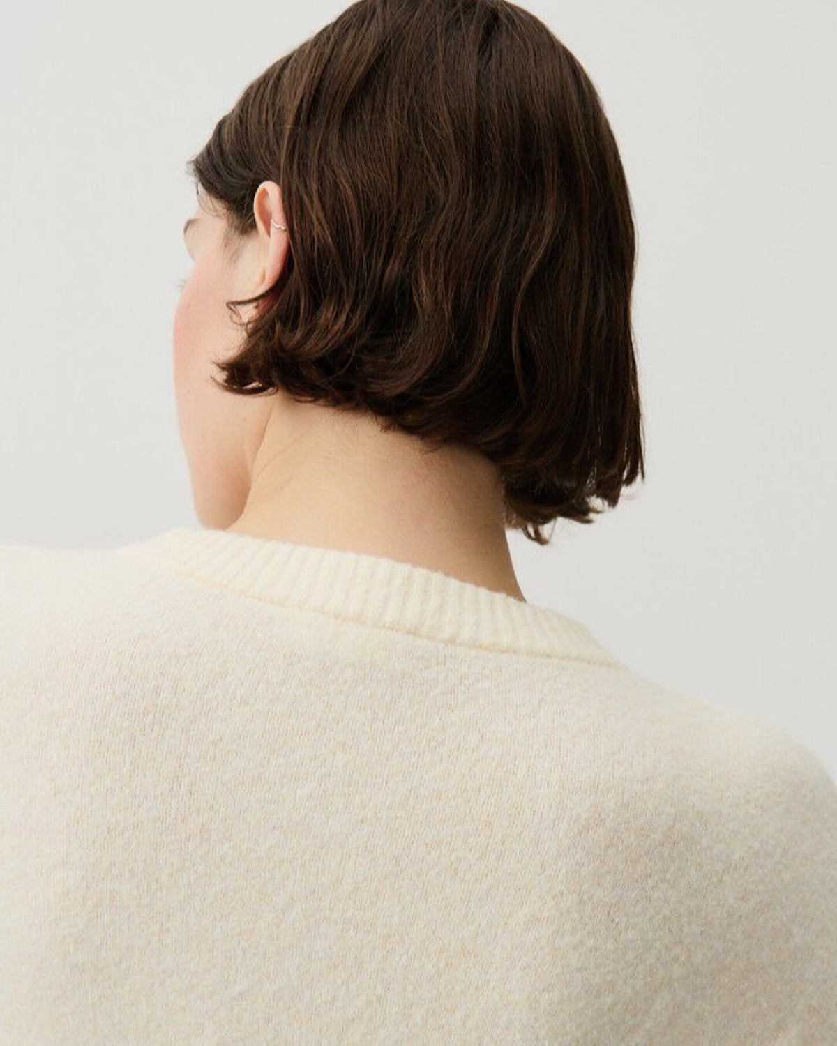 Model wears an American Vintage cream Damsville Cardigan