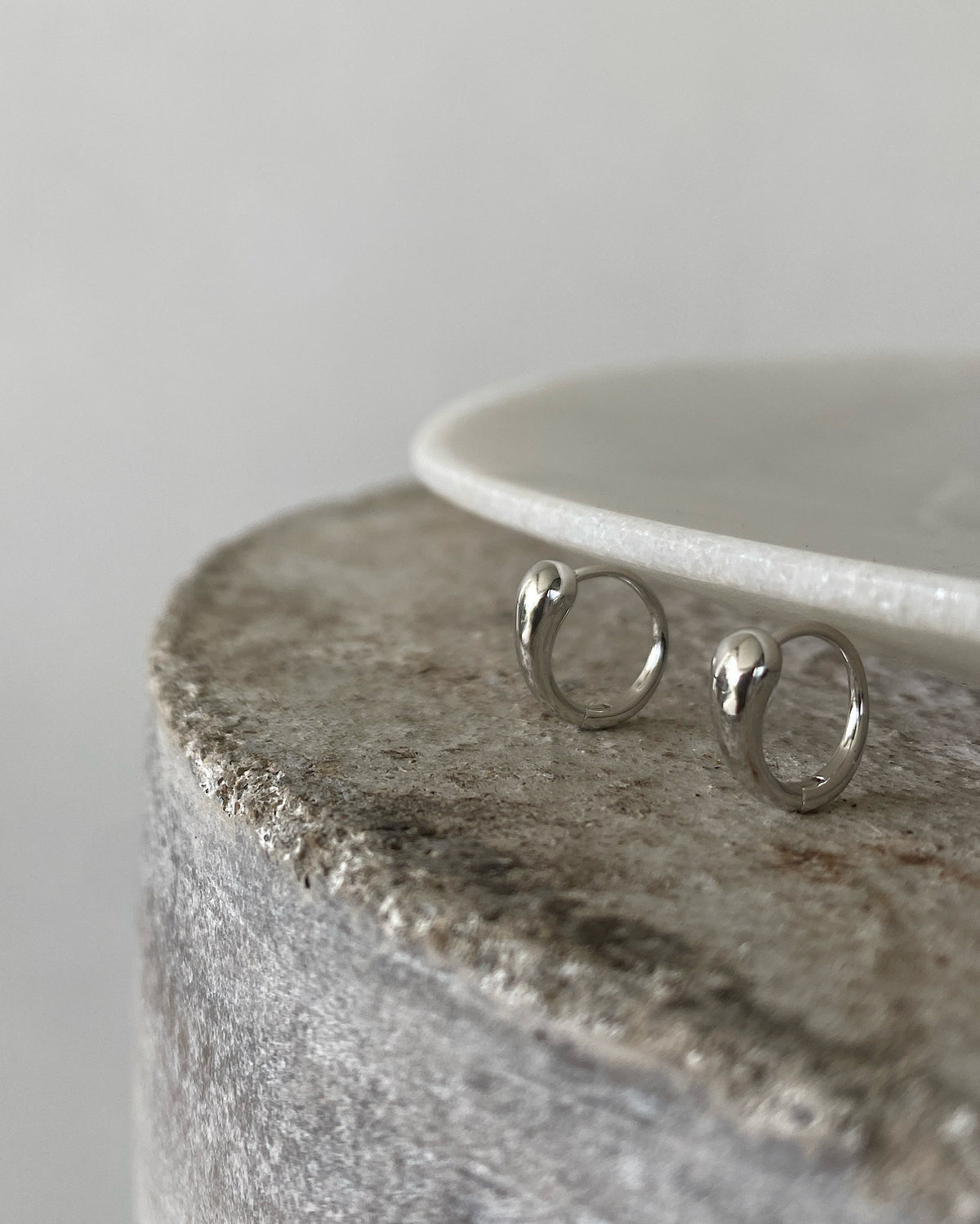 Silver organic shaped huggies