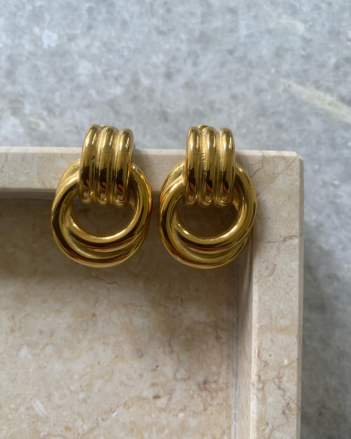 Elvira gold earrings