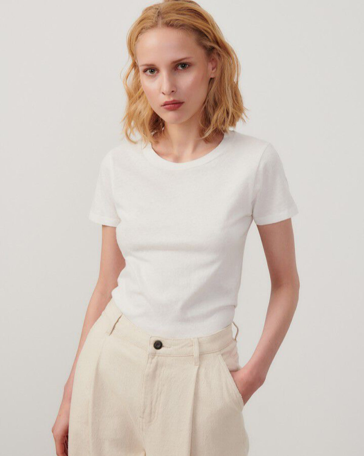 model wears a slim fit gamipy white tshirt from American Vintage