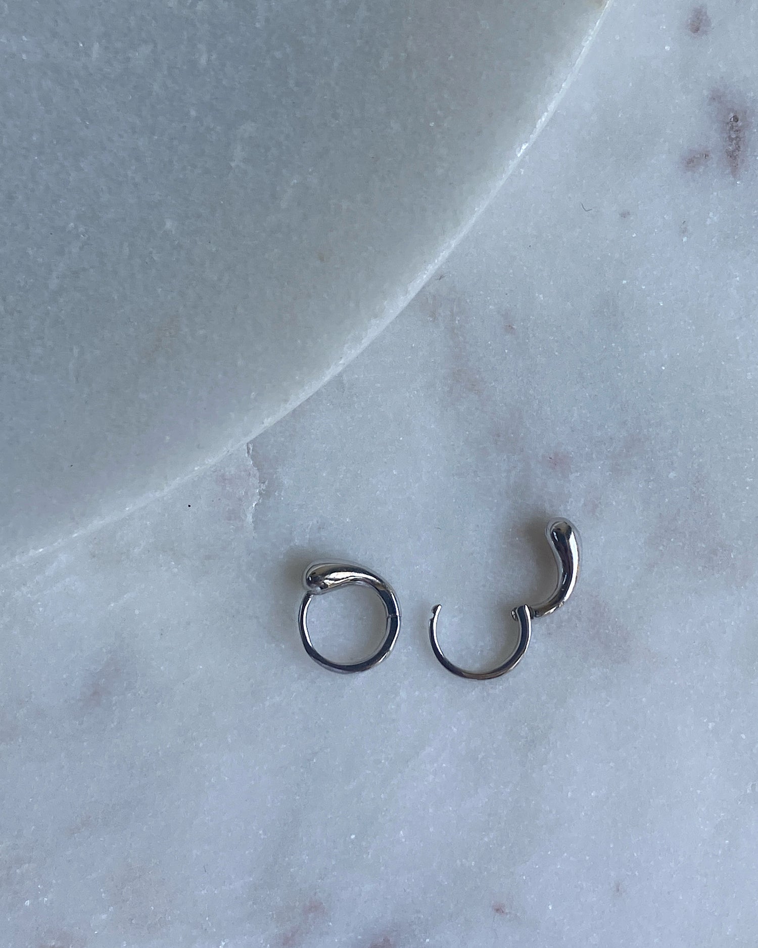 DRIP ORGANIC HOOP EARRINGS | SILVER