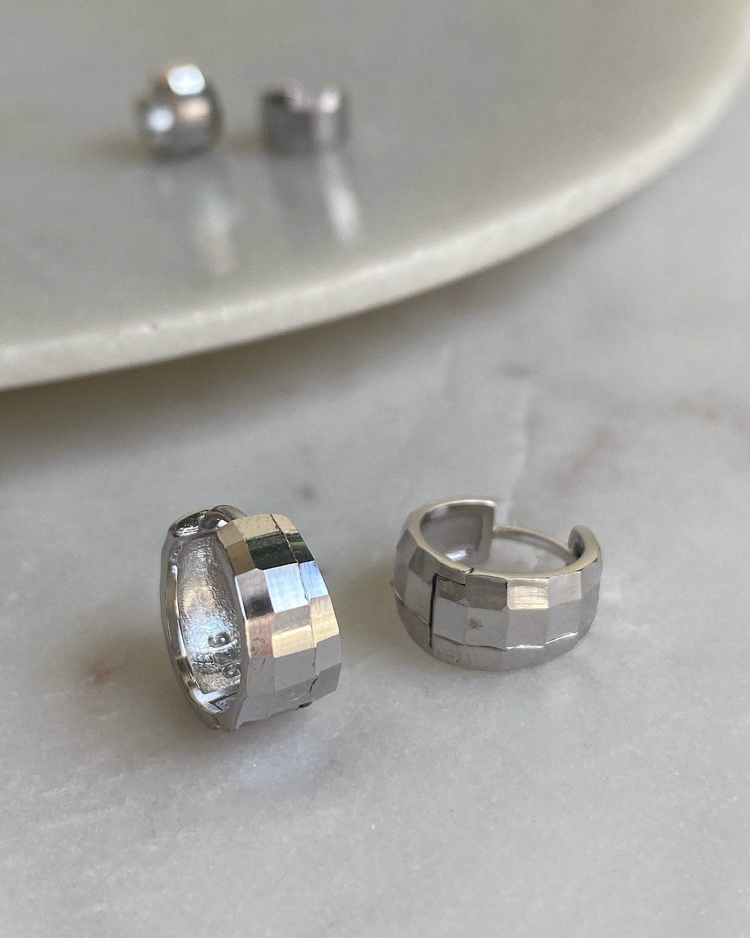 DISCO FACET HUGGIE EARRINGS | SILVER