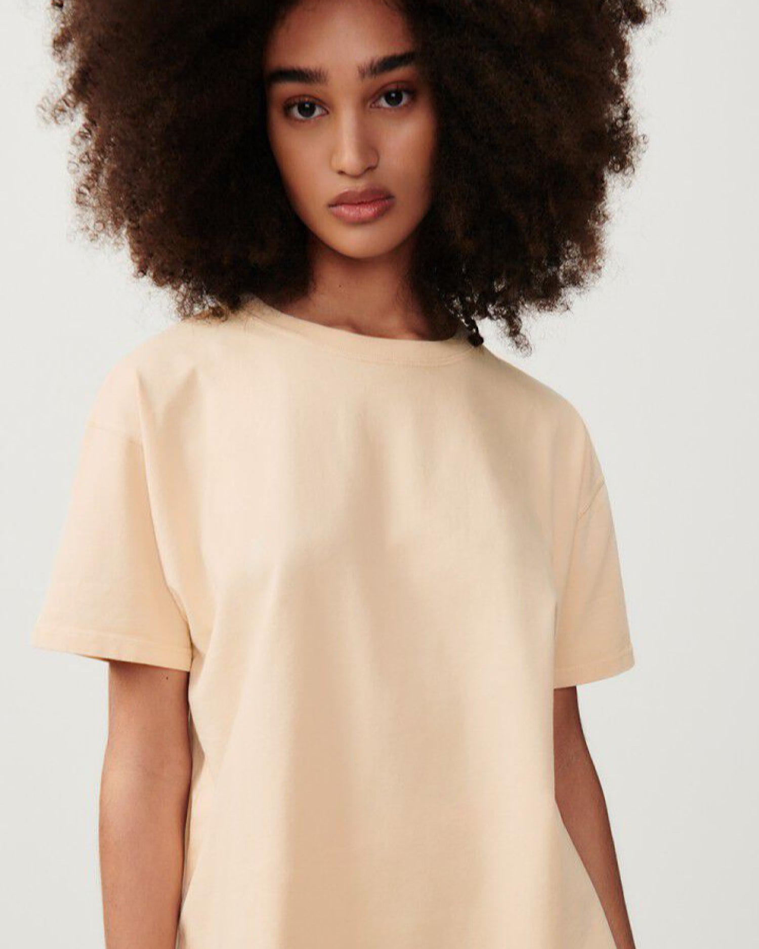 A cream toned round neck thick cotton short sleeve tshirt