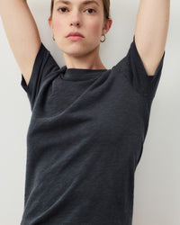 Model wears a Sonoma navy round neck T-shirt by American Vintage