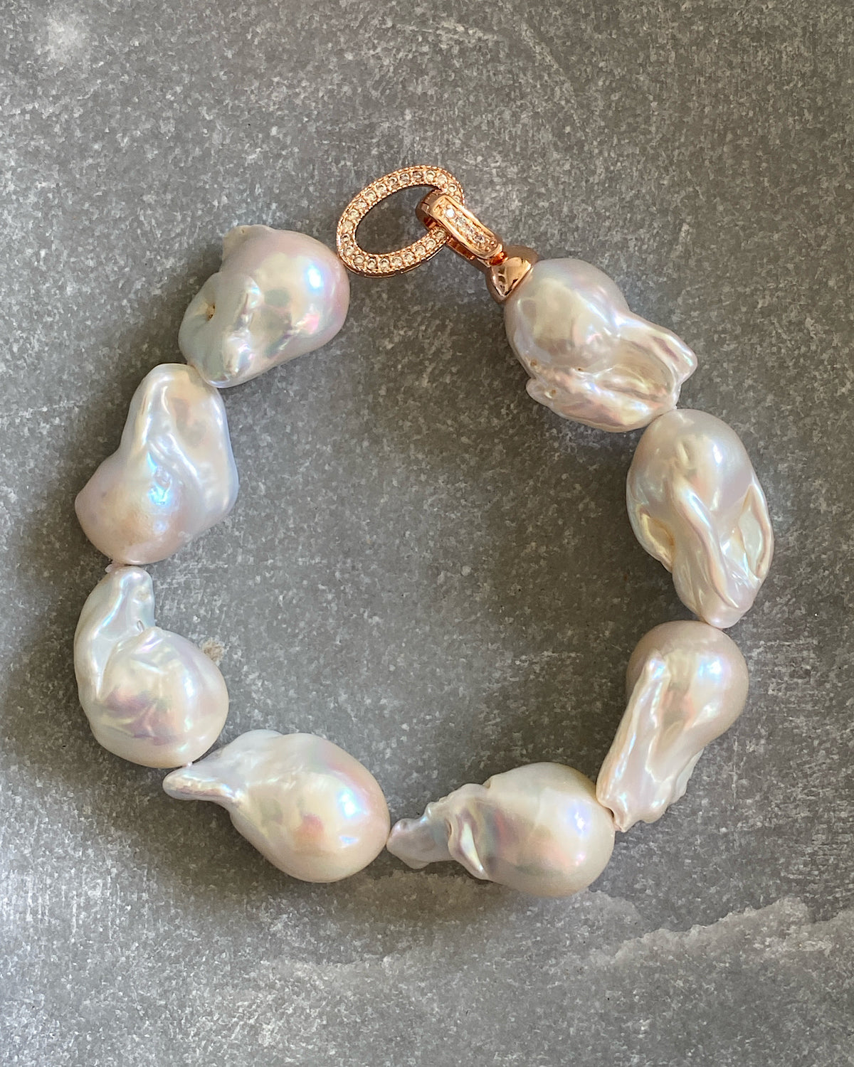 closeup of a rose gold clasp pearl bracelet