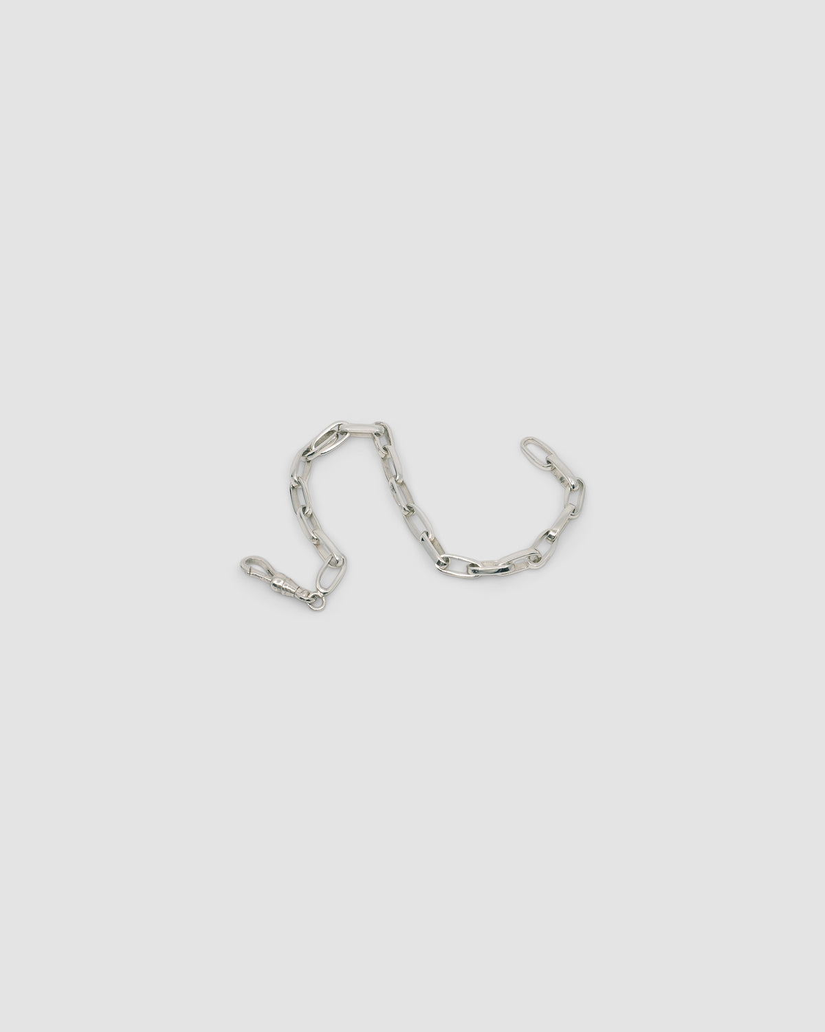 Simple silver oval chain bracelet with a clasp