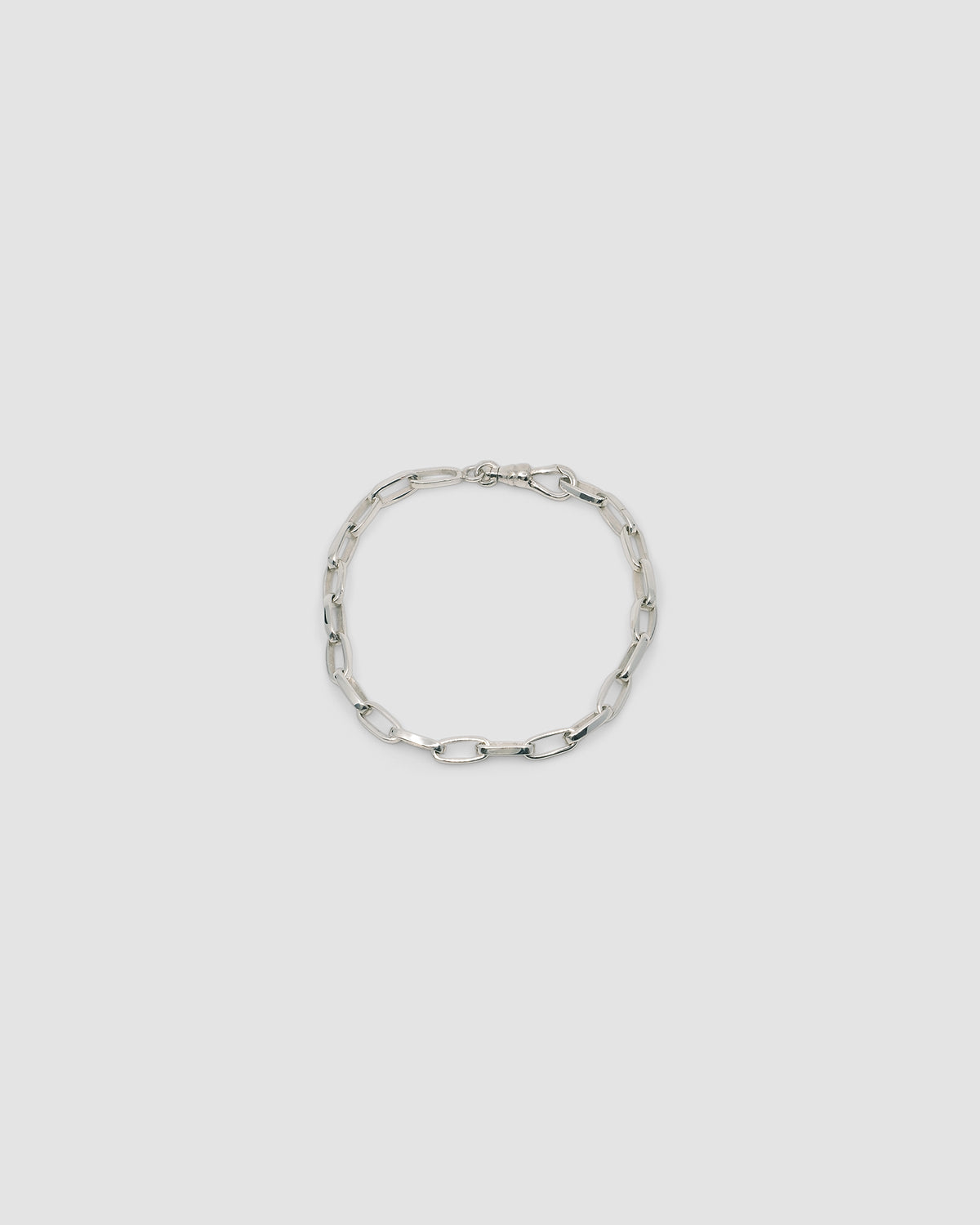 Simple silver oval chain bracelet with a clasp