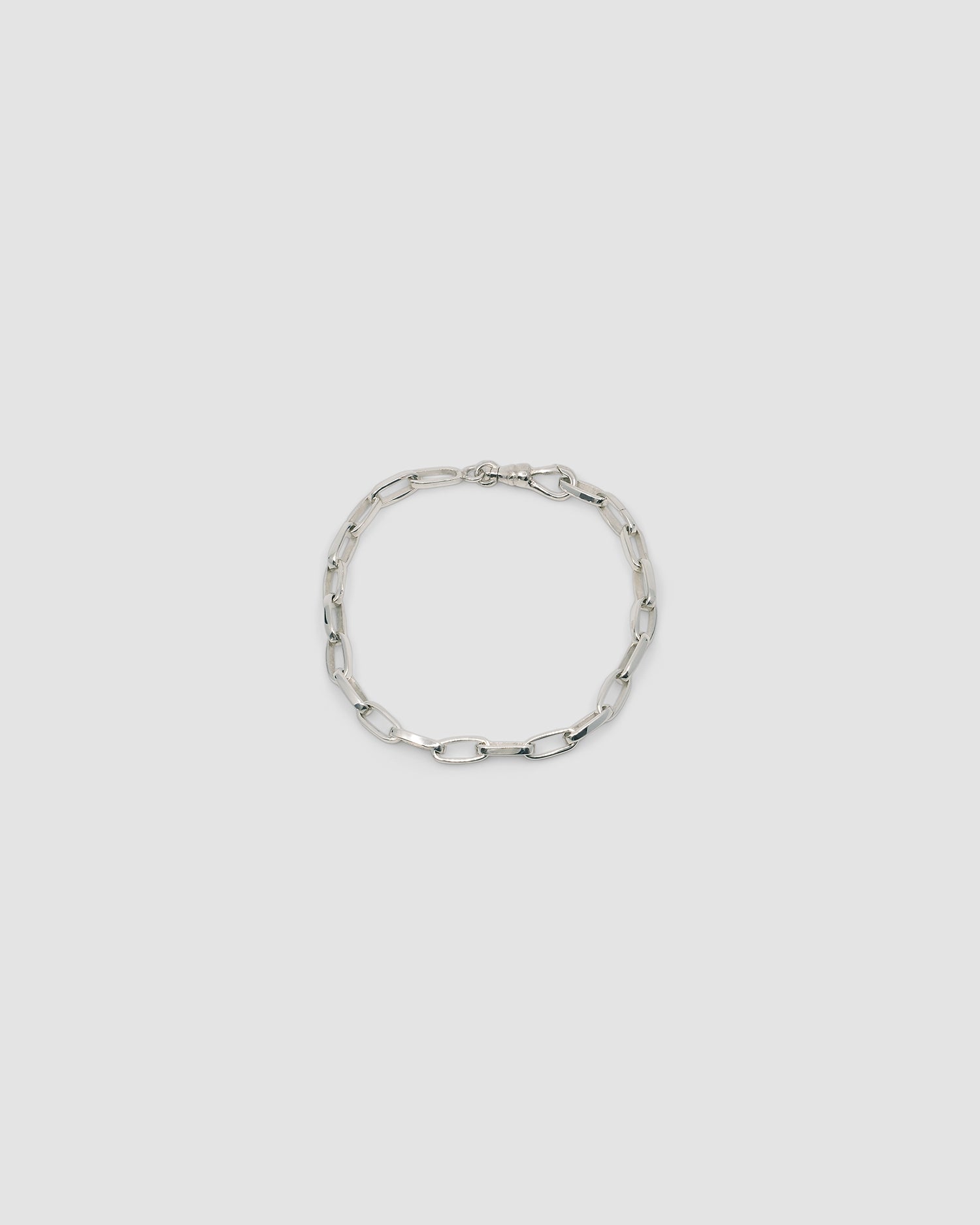 Simple silver oval chain bracelet with a clasp