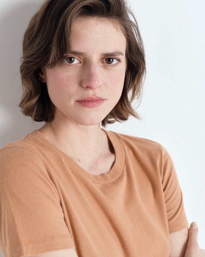 Woman wearing a brown beige tshirt by American Vintage against a plain background