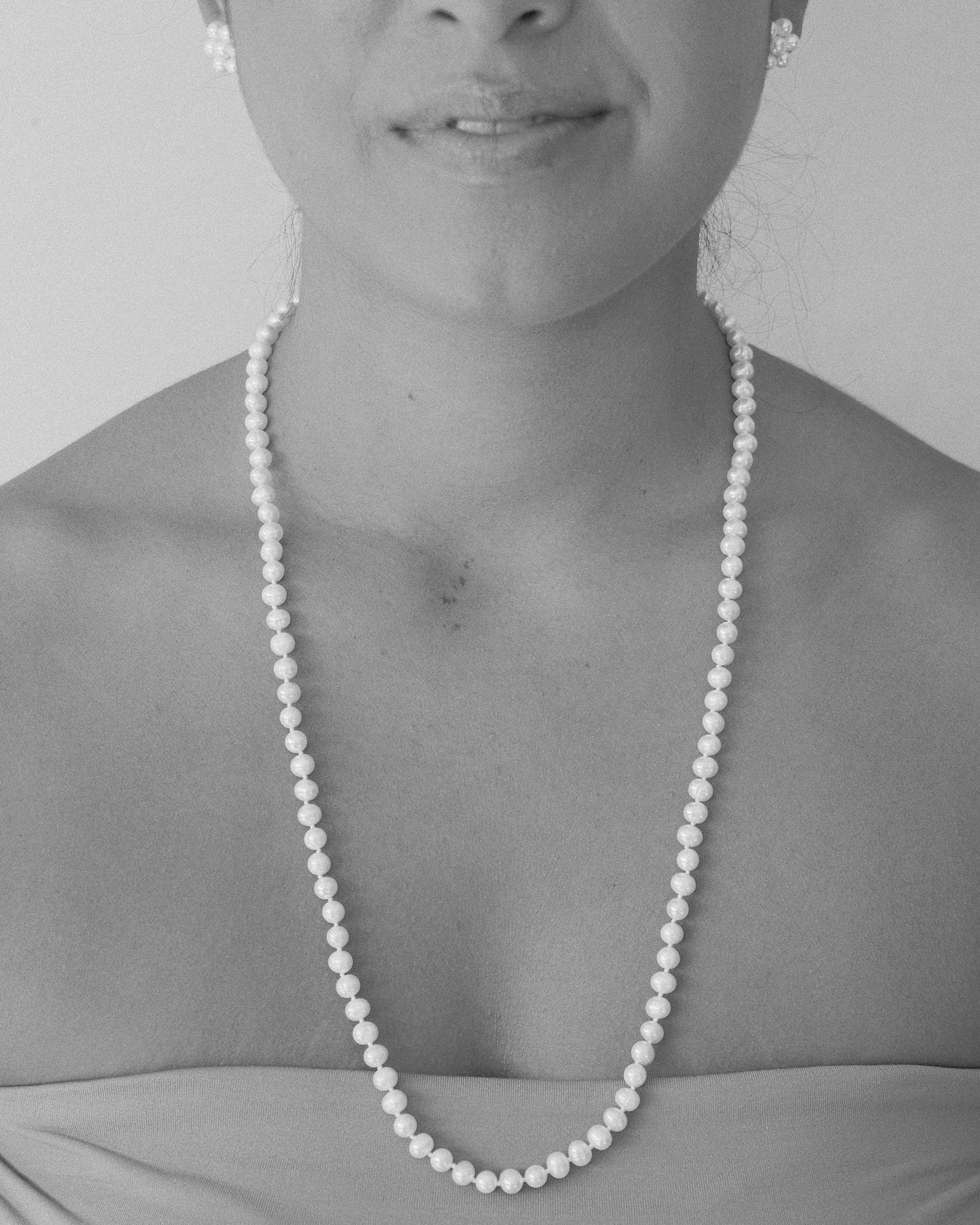 mid length pearl necklace