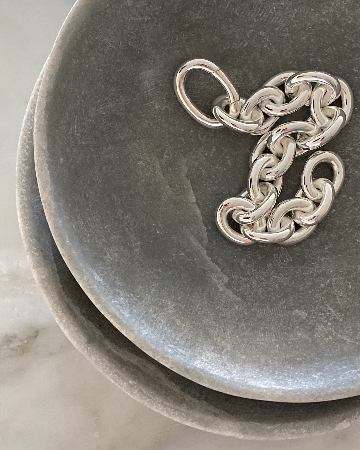 Large chain silver bracelet in a set of stone bowls