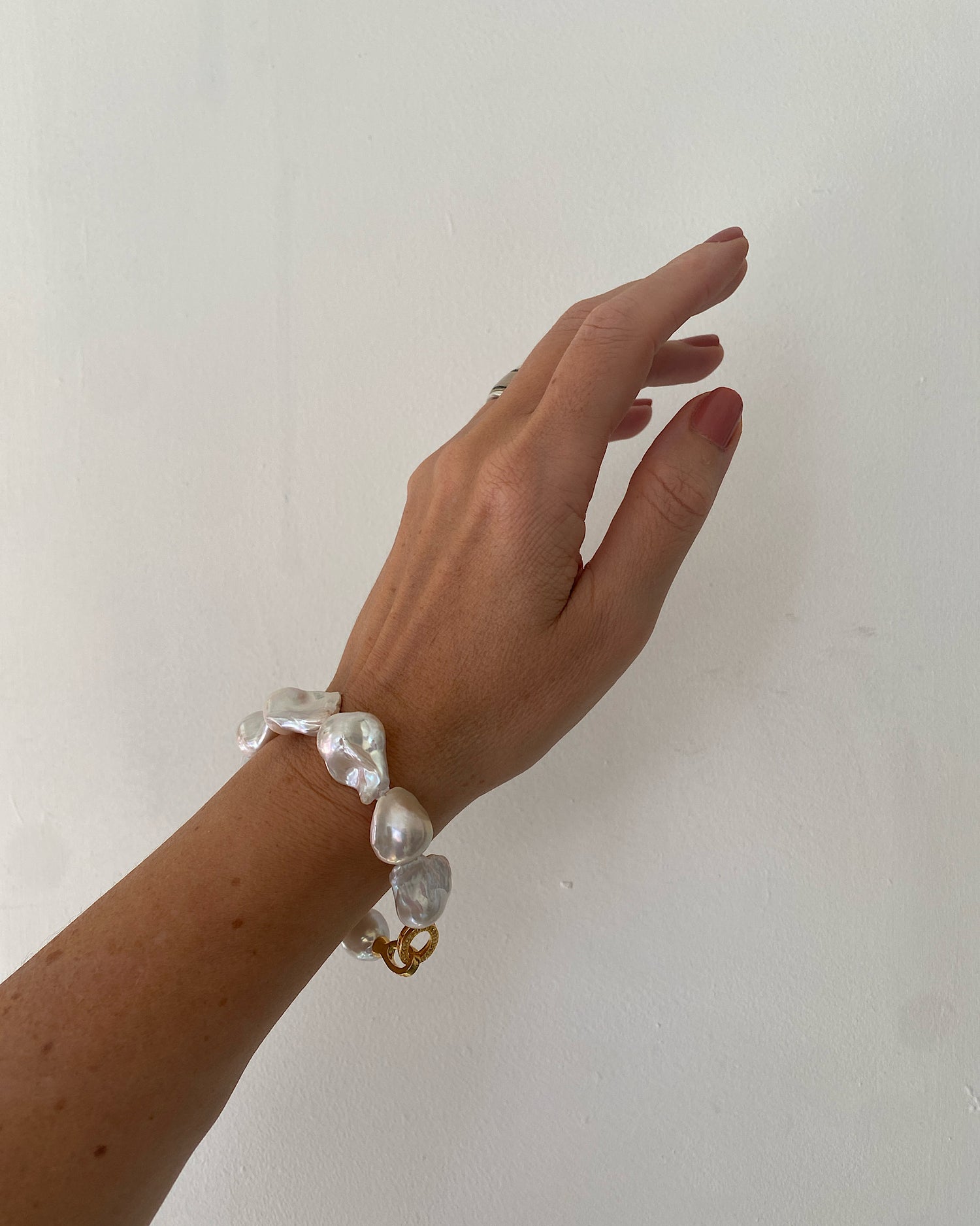 a medium size queen pearl bracelet